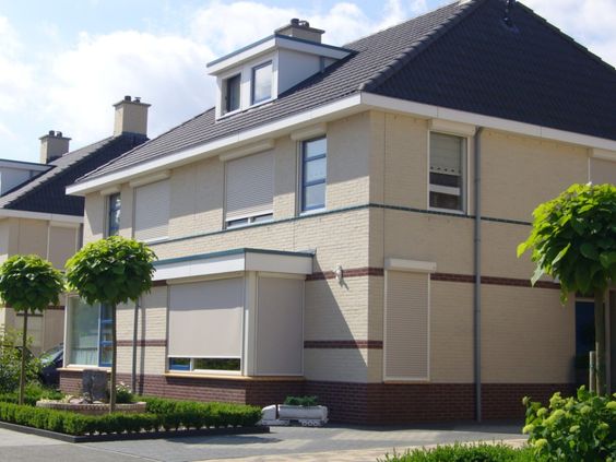 Rolluiken buitenzonwering wit